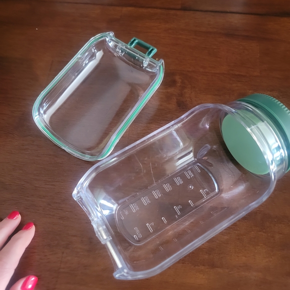 Salad POD with Salad Dressing Cut/ Removable Front Hatch SET OF 2 - Picture 7 of 9